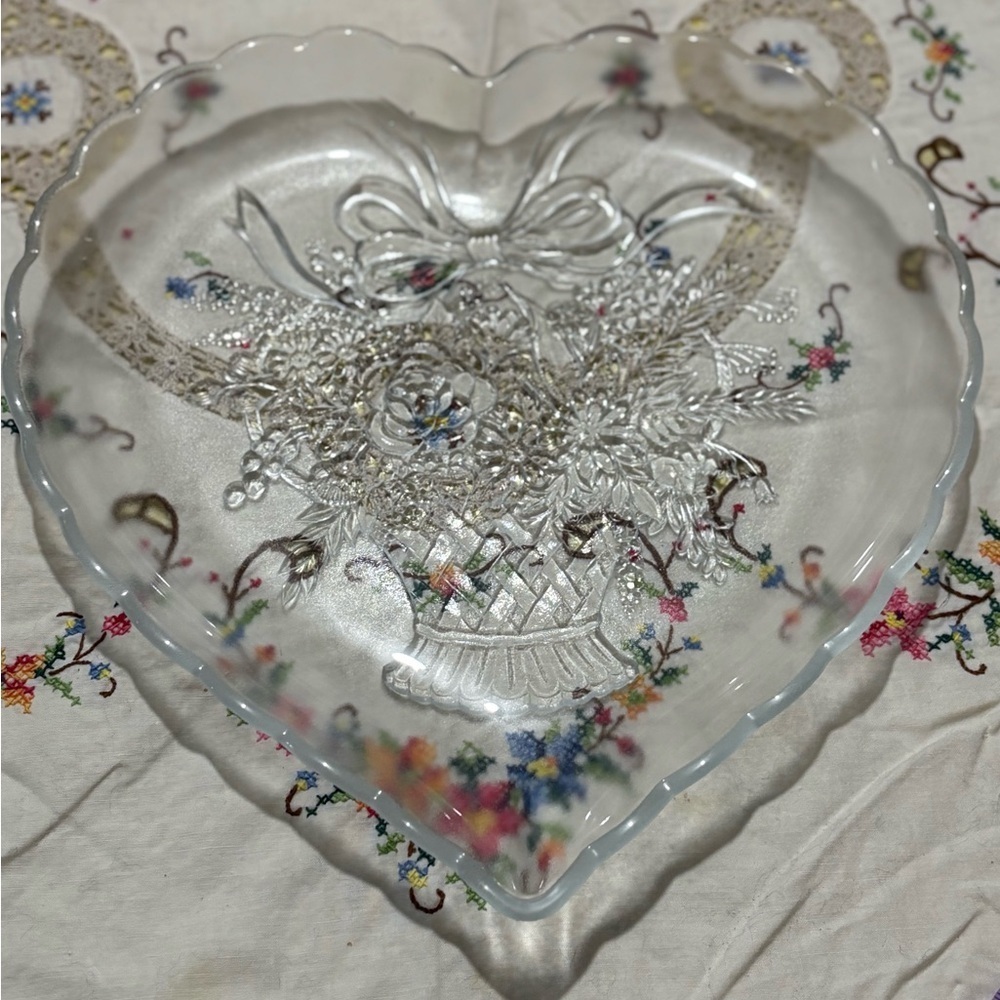 Mikasa Heart-Shaped Glass Art with Ornate Floral Design